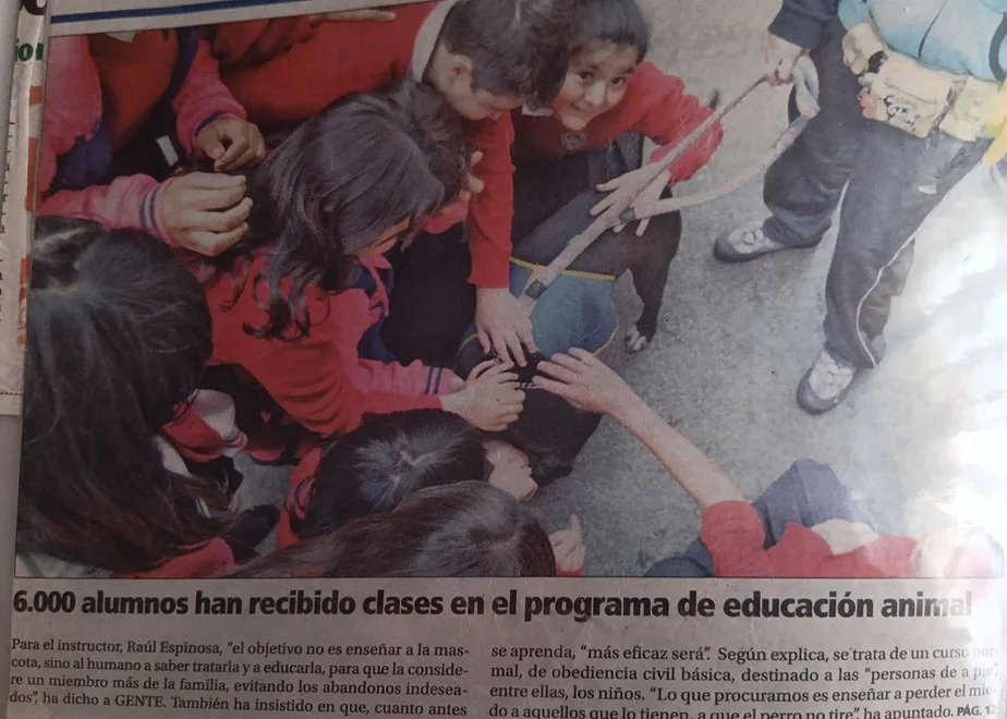 Recorte de prensa sobre la Escuela Canina Guau Madrid